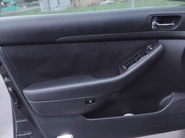 Черный Тойота Авенсис, объемом двигателя 2 л и пробегом 322 тыс. км за 3300 $, фото 2 на Automoto.ua