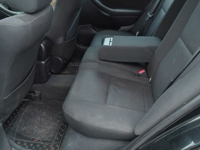 Черный Тойота Авенсис, объемом двигателя 2 л и пробегом 322 тыс. км за 3300 $, фото 4 на Automoto.ua