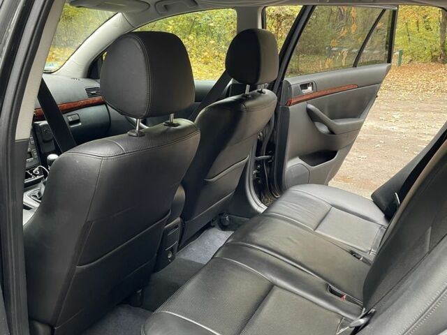 Черный Тойота Авенсис, объемом двигателя 2.2 л и пробегом 220 тыс. км за 3300 $, фото 7 на Automoto.ua