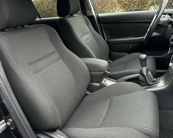 Черный Тойота Авенсис, объемом двигателя 1.8 л и пробегом 160 тыс. км за 6750 $, фото 25 на Automoto.ua