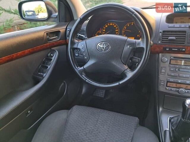 Черный Тойота Авенсис, объемом двигателя 2 л и пробегом 215 тыс. км за 5850 $, фото 66 на Automoto.ua