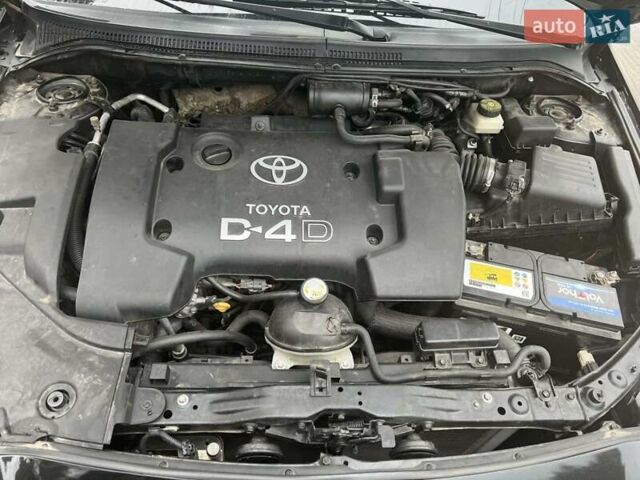 Черный Тойота Авенсис, объемом двигателя 2 л и пробегом 253 тыс. км за 5500 $, фото 1 на Automoto.ua