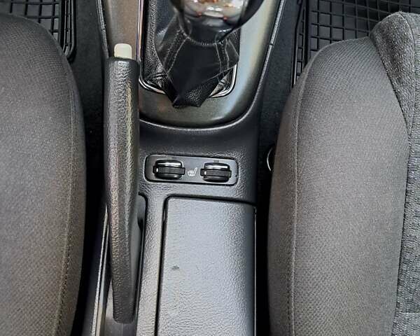 Черный Тойота Авенсис, объемом двигателя 2 л и пробегом 215 тыс. км за 5850 $, фото 61 на Automoto.ua