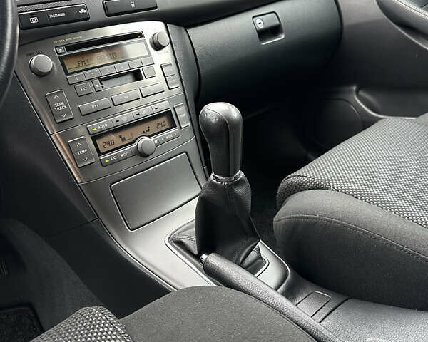 Черный Тойота Авенсис, объемом двигателя 1.8 л и пробегом 160 тыс. км за 6750 $, фото 41 на Automoto.ua