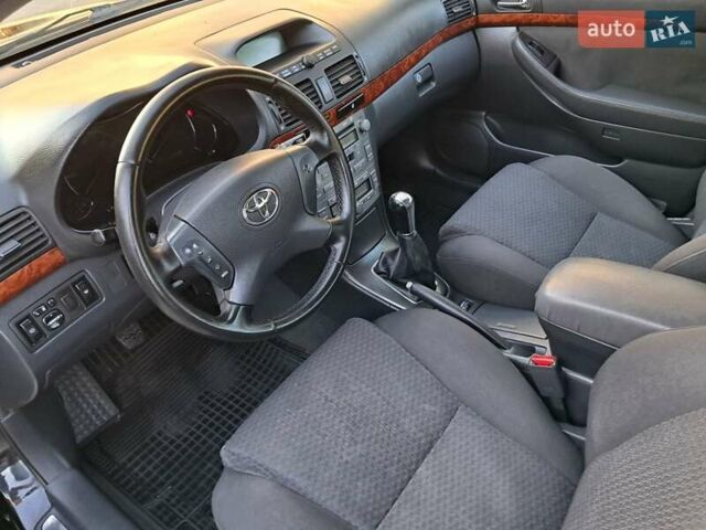 Чорний Тойота Авенсіс, об'ємом двигуна 2 л та пробігом 218 тис. км за 6500 $, фото 61 на Automoto.ua