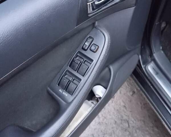 Черный Тойота Авенсис, объемом двигателя 1.8 л и пробегом 299 тыс. км за 6200 $, фото 6 на Automoto.ua