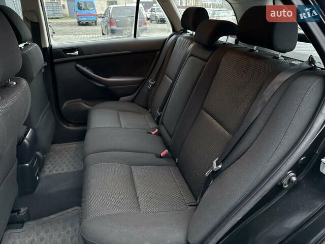 Чорний Тойота Авенсіс, об'ємом двигуна 1.8 л та пробігом 250 тис. км за 5700 $, фото 5 на Automoto.ua