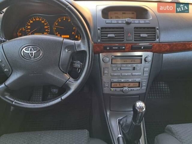 Черный Тойота Авенсис, объемом двигателя 2 л и пробегом 215 тыс. км за 5850 $, фото 62 на Automoto.ua