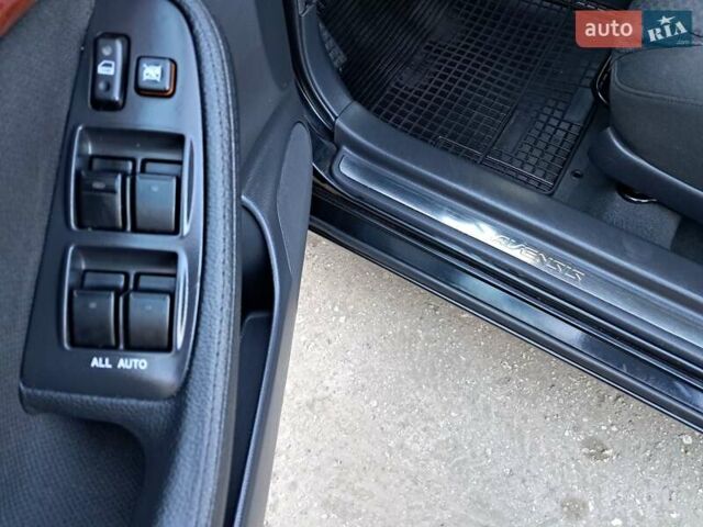 Черный Тойота Авенсис, объемом двигателя 2 л и пробегом 215 тыс. км за 5850 $, фото 58 на Automoto.ua