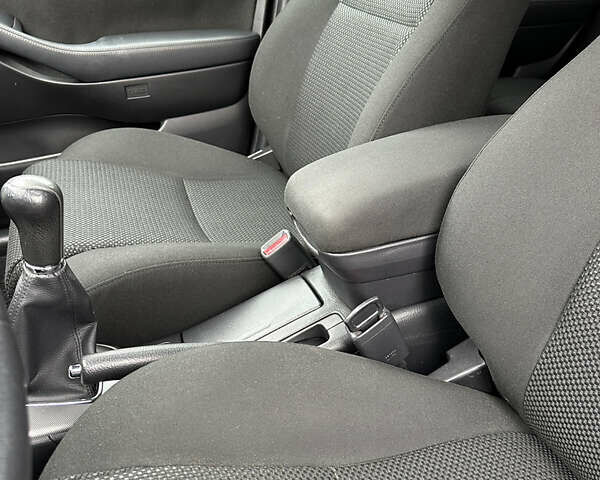 Черный Тойота Авенсис, объемом двигателя 1.8 л и пробегом 160 тыс. км за 6750 $, фото 42 на Automoto.ua