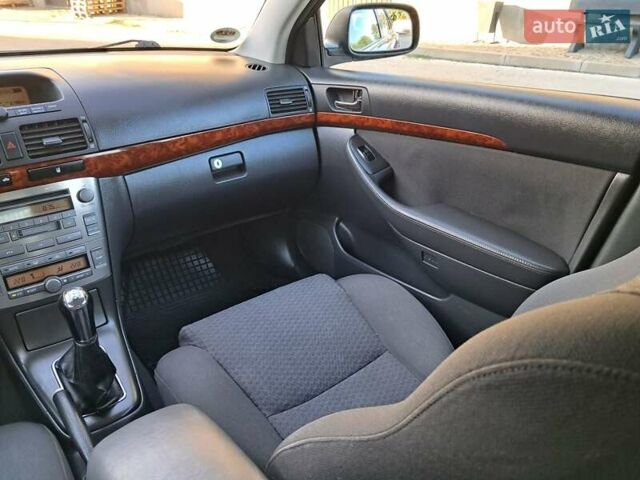 Черный Тойота Авенсис, объемом двигателя 2 л и пробегом 215 тыс. км за 5850 $, фото 65 на Automoto.ua