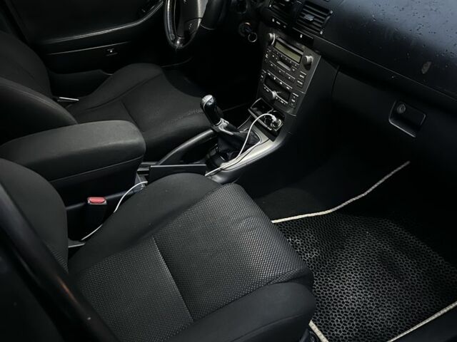 Черный Тойота Авенсис, объемом двигателя 2 л и пробегом 215 тыс. км за 5300 $, фото 8 на Automoto.ua
