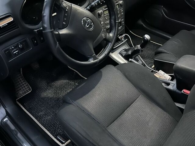 Черный Тойота Авенсис, объемом двигателя 2 л и пробегом 215 тыс. км за 5300 $, фото 7 на Automoto.ua