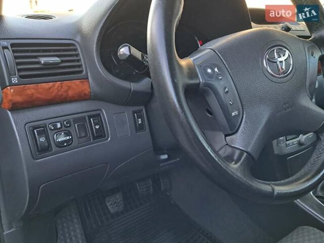 Чорний Тойота Авенсіс, об'ємом двигуна 2 л та пробігом 218 тис. км за 6500 $, фото 60 на Automoto.ua