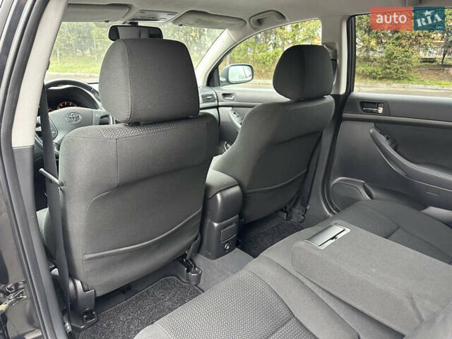Черный Тойота Авенсис, объемом двигателя 1.8 л и пробегом 160 тыс. км за 6750 $, фото 44 на Automoto.ua