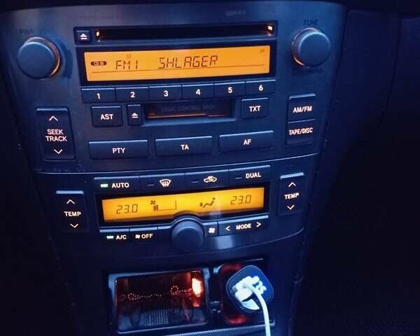 Черный Тойота Авенсис, объемом двигателя 1.8 л и пробегом 299 тыс. км за 6200 $, фото 5 на Automoto.ua