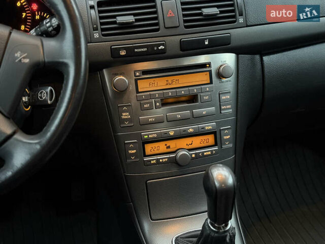 Чорний Тойота Авенсіс, об'ємом двигуна 1.8 л та пробігом 250 тис. км за 5700 $, фото 6 на Automoto.ua