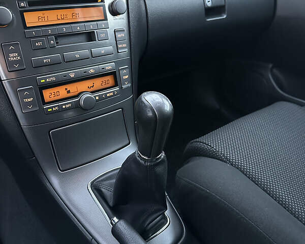 Черный Тойота Авенсис, объемом двигателя 1.8 л и пробегом 160 тыс. км за 6900 $, фото 41 на Automoto.ua