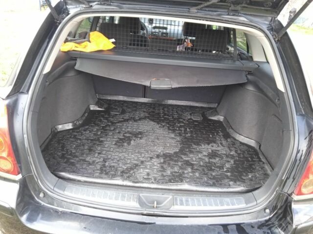 Чорний Тойота Авенсіс, об'ємом двигуна 2.2 л та пробігом 323 тис. км за 5500 $, фото 13 на Automoto.ua