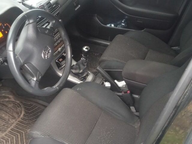 Черный Тойота Авенсис, объемом двигателя 2 л и пробегом 317 тыс. км за 2801 $, фото 5 на Automoto.ua