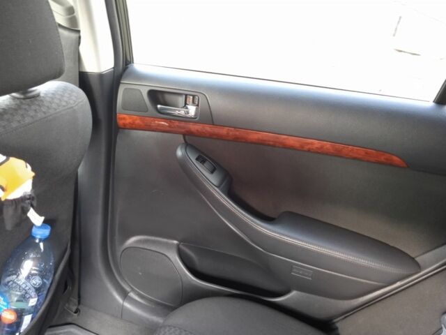 Чорний Тойота Авенсіс, об'ємом двигуна 2.2 л та пробігом 323 тис. км за 5500 $, фото 14 на Automoto.ua