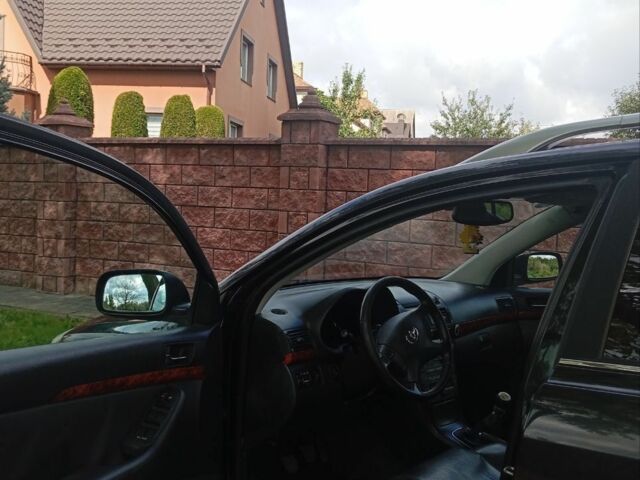 Чорний Тойота Авенсіс, об'ємом двигуна 2.2 л та пробігом 340 тис. км за 3600 $, фото 2 на Automoto.ua