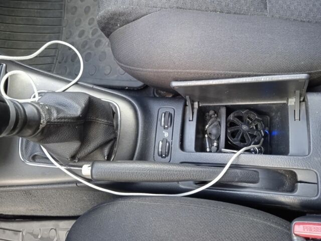 Чорний Тойота Авенсіс, об'ємом двигуна 2.2 л та пробігом 323 тис. км за 5500 $, фото 12 на Automoto.ua