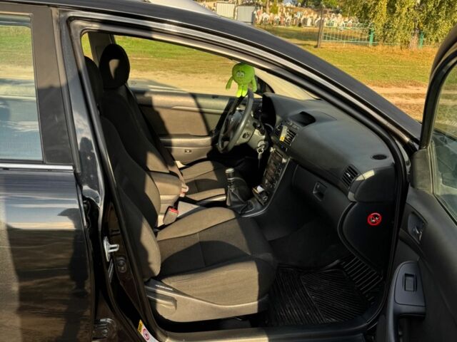Чорний Тойота Авенсіс, об'ємом двигуна 2.2 л та пробігом 363 тис. км за 5850 $, фото 6 на Automoto.ua