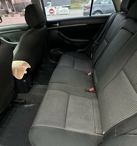 Черный Тойота Авенсис, объемом двигателя 1.79 л и пробегом 303 тыс. км за 5500 $, фото 12 на Automoto.ua