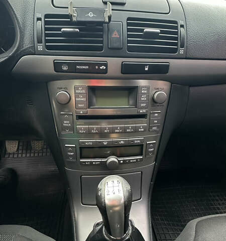 Черный Тойота Авенсис, объемом двигателя 1.79 л и пробегом 303 тыс. км за 5500 $, фото 16 на Automoto.ua