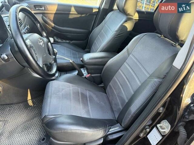 Черный Тойота Авенсис, объемом двигателя 2 л и пробегом 430 тыс. км за 6000 $, фото 5 на Automoto.ua