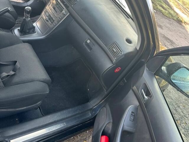 Черный Тойота Авенсис, объемом двигателя 2 л и пробегом 203 тыс. км за 2000 $, фото 5 на Automoto.ua