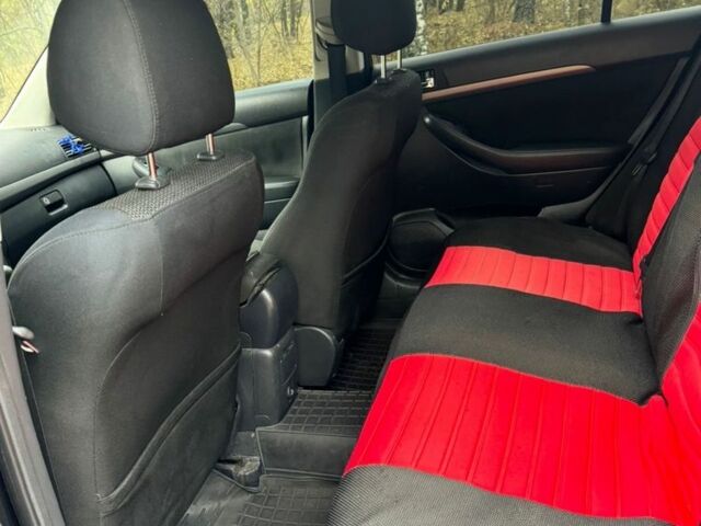 Чорний Тойота Авенсіс, об'ємом двигуна 1.8 л та пробігом 506 тис. км за 5800 $, фото 5 на Automoto.ua