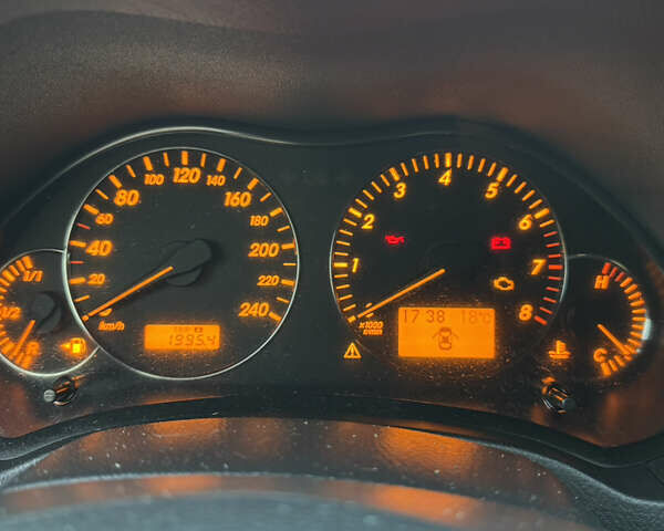 Черный Тойота Авенсис, объемом двигателя 2 л и пробегом 255 тыс. км за 6600 $, фото 8 на Automoto.ua