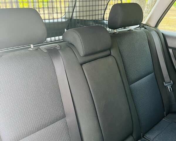 Черный Тойота Авенсис, объемом двигателя 2.2 л и пробегом 376 тыс. км за 6800 $, фото 18 на Automoto.ua