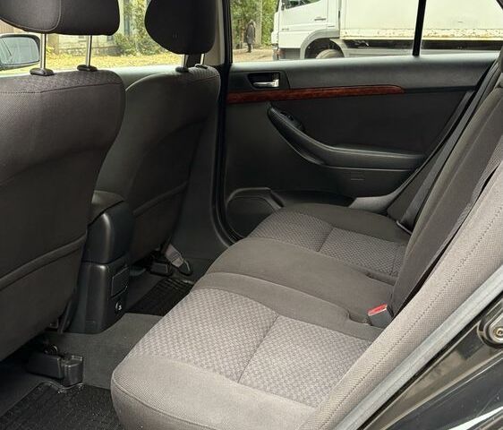 Черный Тойота Авенсис, объемом двигателя 2.2 л и пробегом 300 тыс. км за 3400 $, фото 15 на Automoto.ua