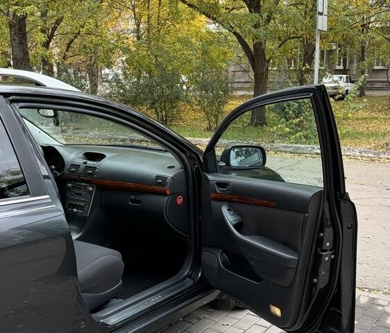 Черный Тойота Авенсис, объемом двигателя 2.2 л и пробегом 300 тыс. км за 3400 $, фото 17 на Automoto.ua