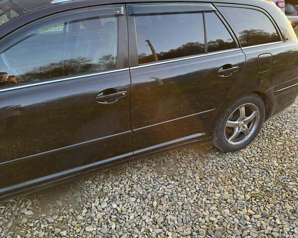 Черный Тойота Авенсис, объемом двигателя 2 л и пробегом 255 тыс. км за 6600 $, фото 3 на Automoto.ua