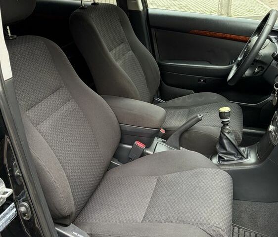 Черный Тойота Авенсис, объемом двигателя 2.2 л и пробегом 300 тыс. км за 3400 $, фото 19 на Automoto.ua