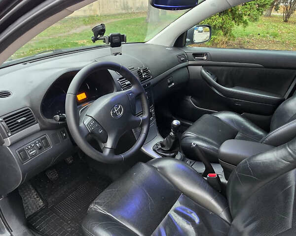 Черный Тойота Авенсис, объемом двигателя 2 л и пробегом 221 тыс. км за 7000 $, фото 5 на Automoto.ua