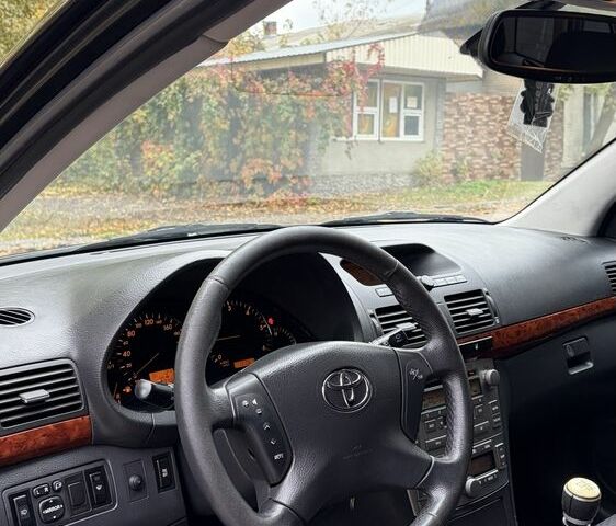 Черный Тойота Авенсис, объемом двигателя 2.2 л и пробегом 300 тыс. км за 3400 $, фото 10 на Automoto.ua