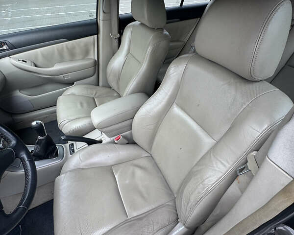 Черный Тойота Авенсис, объемом двигателя 2 л и пробегом 296 тыс. км за 5800 $, фото 7 на Automoto.ua