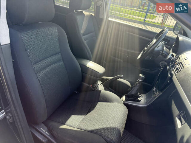 Чорний Тойота Авенсіс, об'ємом двигуна 2 л та пробігом 296 тис. км за 6200 $, фото 32 на Automoto.ua