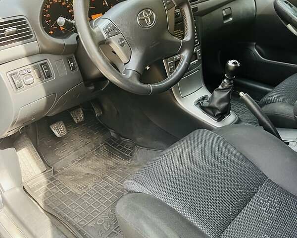 Черный Тойота Авенсис, объемом двигателя 2.2 л и пробегом 376 тыс. км за 6800 $, фото 15 на Automoto.ua