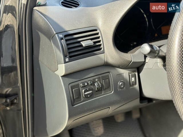 Чорний Тойота Авенсіс, об'ємом двигуна 2 л та пробігом 296 тис. км за 6200 $, фото 26 на Automoto.ua