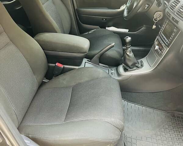 Черный Тойота Авенсис, объемом двигателя 2.2 л и пробегом 376 тыс. км за 6800 $, фото 17 на Automoto.ua