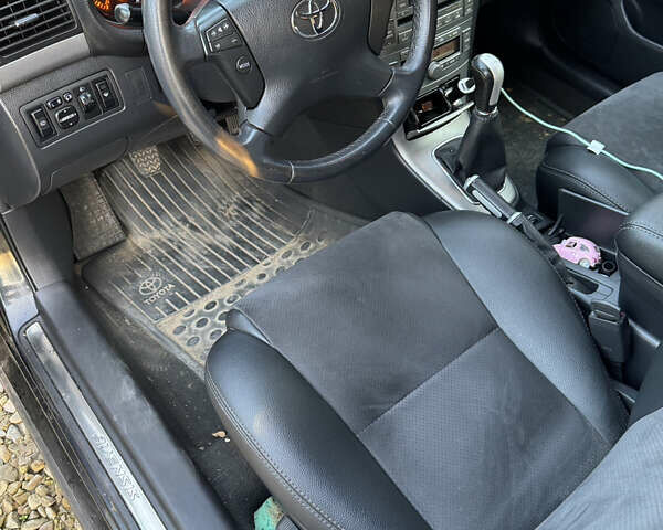 Черный Тойота Авенсис, объемом двигателя 2 л и пробегом 255 тыс. км за 6600 $, фото 11 на Automoto.ua