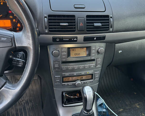 Черный Тойота Авенсис, объемом двигателя 2 л и пробегом 255 тыс. км за 6600 $, фото 9 на Automoto.ua