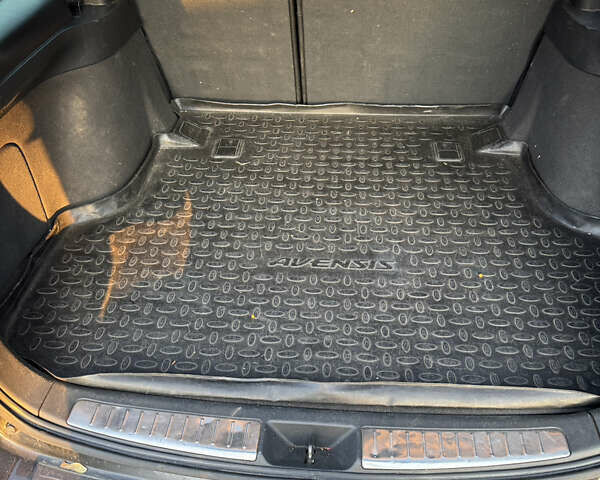 Черный Тойота Авенсис, объемом двигателя 2 л и пробегом 255 тыс. км за 6600 $, фото 15 на Automoto.ua