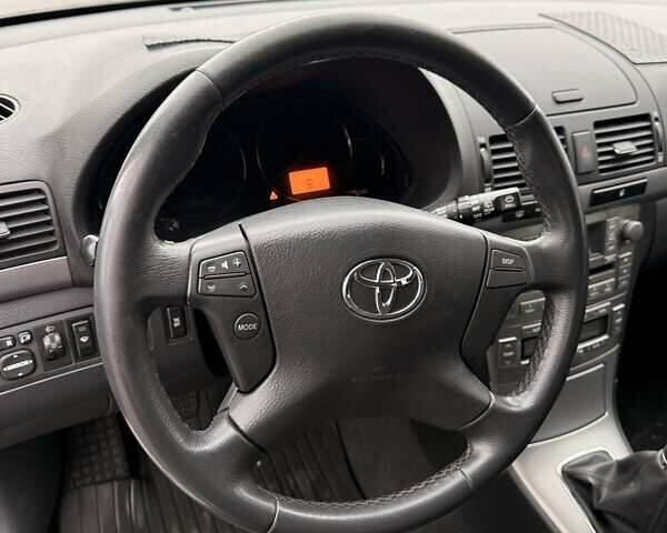 Черный Тойота Авенсис, объемом двигателя 2 л и пробегом 360 тыс. км за 6200 $, фото 4 на Automoto.ua